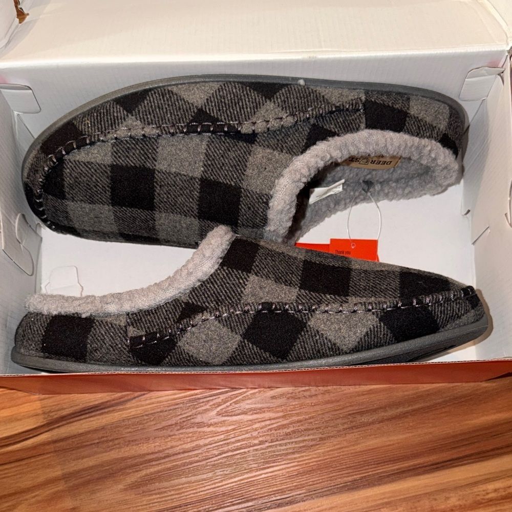 Deer Stags Men’s Black and Gray Plaid Slippers